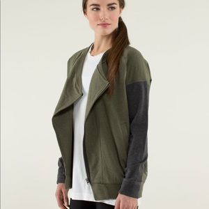 Lululemon Mula Bundle Wrap